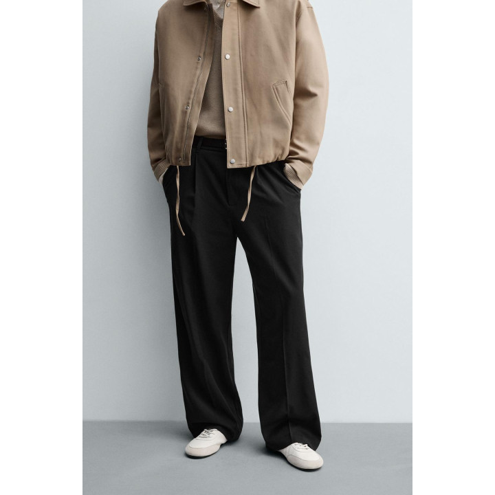 БРЮКИ СО СКЛАДКАМИ ИЗ РЕЛЬЕФНОЙ ТКАНИ