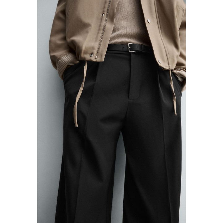 БРЮКИ СО СКЛАДКАМИ ИЗ РЕЛЬЕФНОЙ ТКАНИ