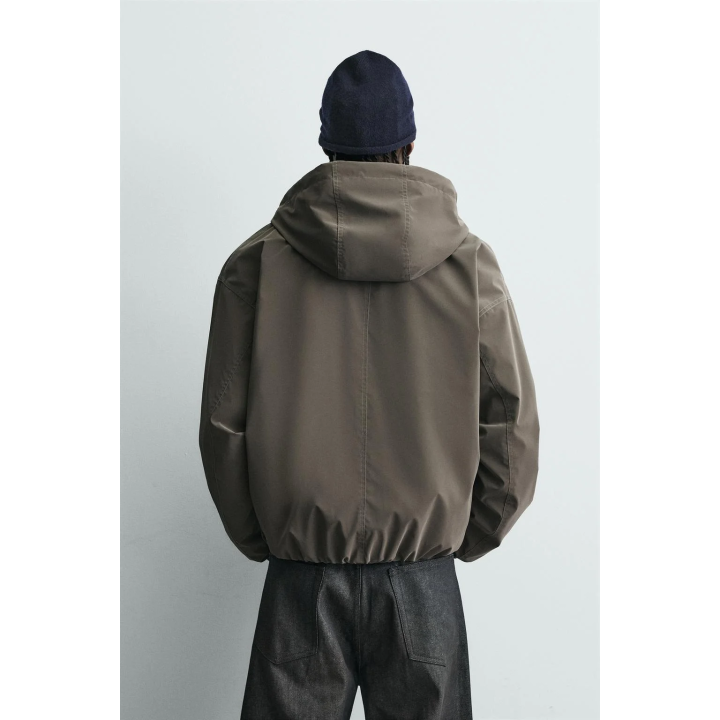 КУРТКА ИЗ ВЫСОКОТЕХНОЛОГИЧНОЙ ТКАНИ С КАПЮШОНОМ