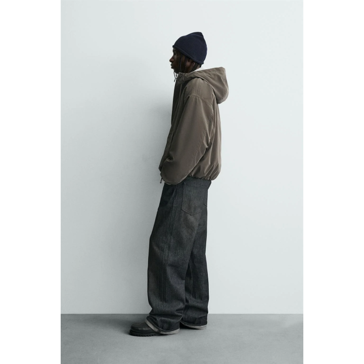 КУРТКА ИЗ ВЫСОКОТЕХНОЛОГИЧНОЙ ТКАНИ С КАПЮШОНОМ