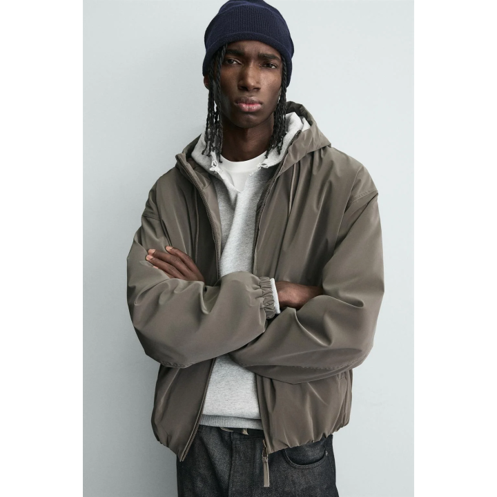 КУРТКА ИЗ ВЫСОКОТЕХНОЛОГИЧНОЙ ТКАНИ С КАПЮШОНОМ