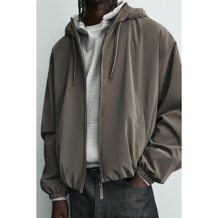 КУРТКА ИЗ ВЫСОКОТЕХНОЛОГИЧНОЙ ТКАНИ С КАПЮШОНОМ