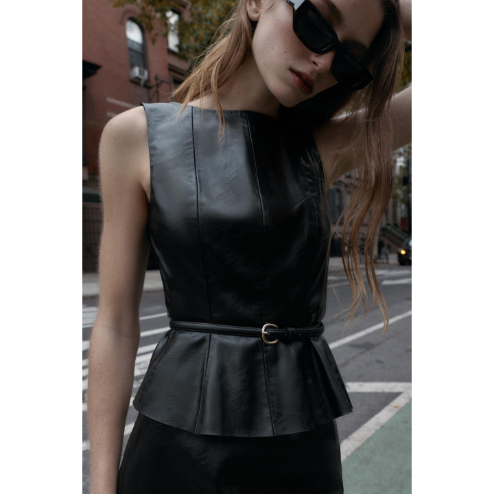 ТОП С ЭФФЕКТОМ КОЖИ И ПОЯСОМ