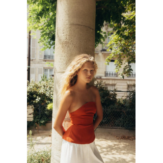 ТОП С ОТКРЫТЫМИ ПЛЕЧАМИ И БАСКОЙ