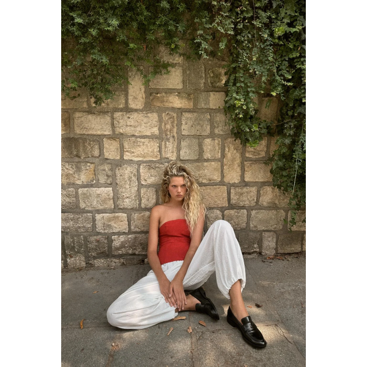 ТОП С ОТКРЫТЫМИ ПЛЕЧАМИ И БАСКОЙ