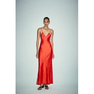 ДЛИННОЕ АТЛАСНОЕ ПЛАТЬЕ С ОТКРЫТОЙ СПИНОЙ