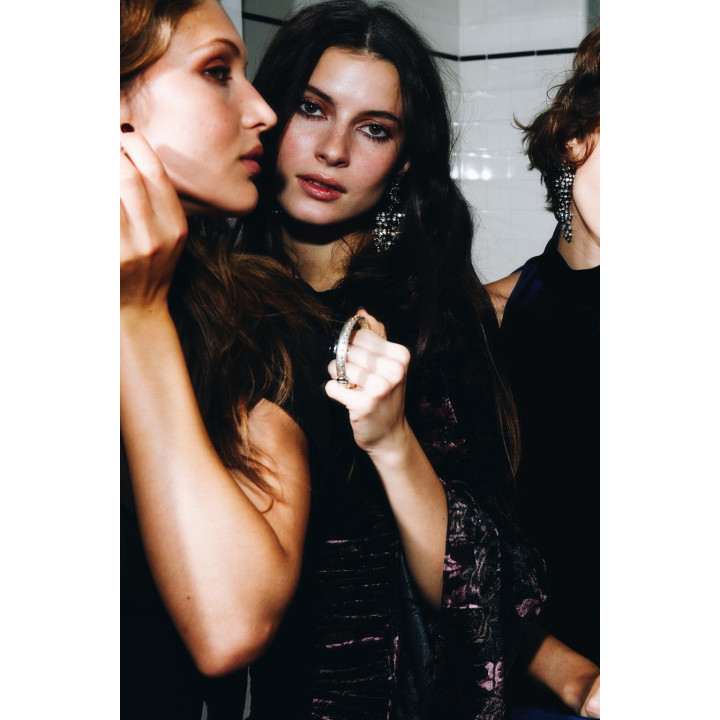 КОМБИНИРОВАННОЕ ПЛАТЬЕ МИДИ СО СБОРКАМИ