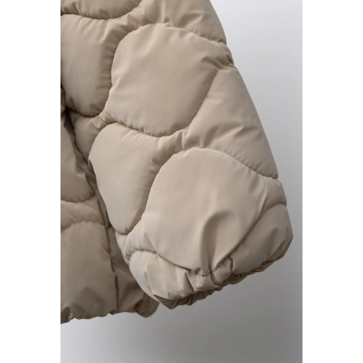 СТЕГАНАЯ КУРТКА ИЗ ПРОРЕЗИНЕННОЙ ТКАНИ