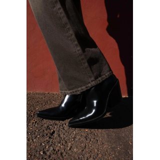 БОТИЛЬОНЫ В КОВБОЙСКОМ СТИЛЕ НА КАБЛУКЕ