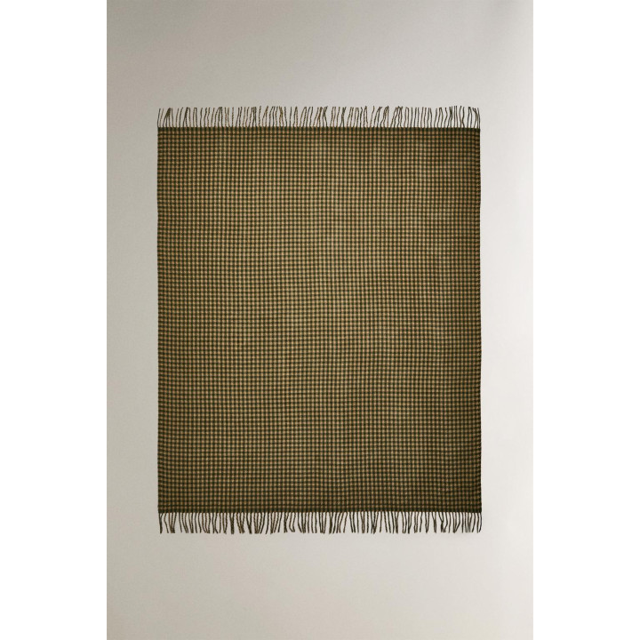 Плед в клетку с бахромой