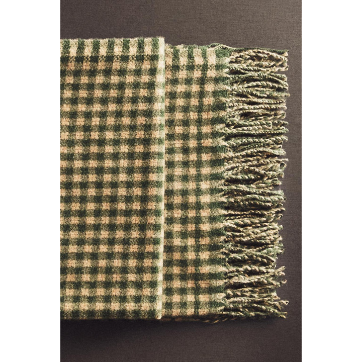 Плед в клетку с бахромой