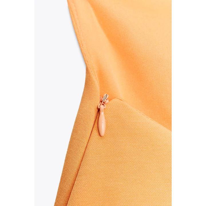 ТОП С ДЕКОРАТИВНЫМ ВЫРЕЗОМ БЕЗ БРЕТЕЛЕЙ