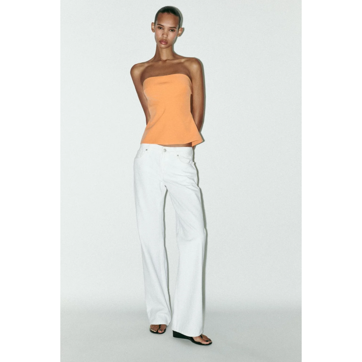 ТОП С ДЕКОРАТИВНЫМ ВЫРЕЗОМ БЕЗ БРЕТЕЛЕЙ