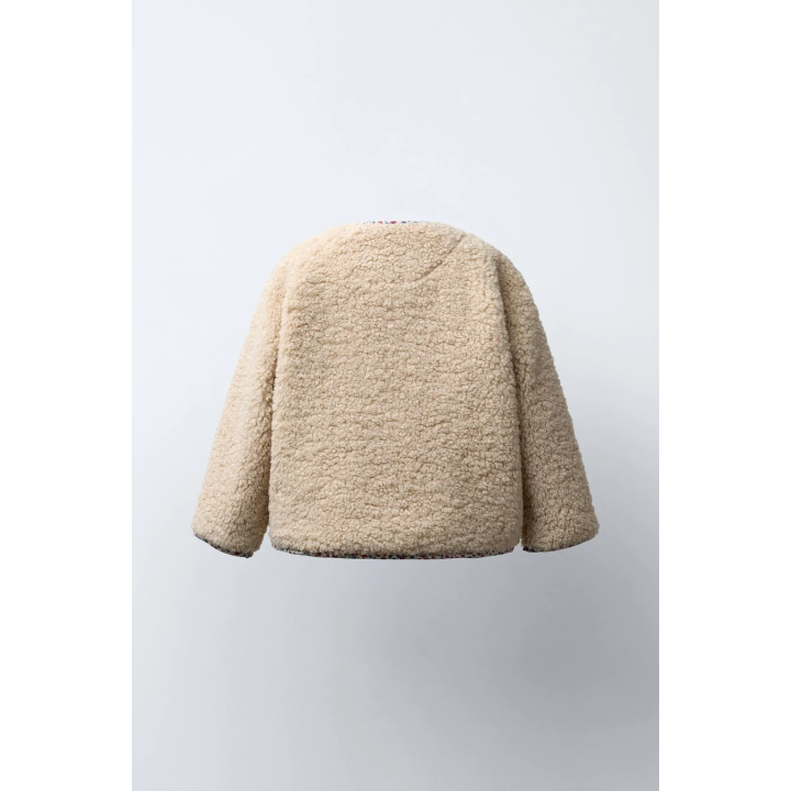 КУРТКА ИЗ ИСКУССТВЕННОЙ ОВЧИНЫ С ЦВЕТОЧНОЙ ОКАНТОВКОЙ