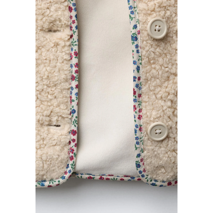 КУРТКА ИЗ ИСКУССТВЕННОЙ ОВЧИНЫ С ЦВЕТОЧНОЙ ОКАНТОВКОЙ