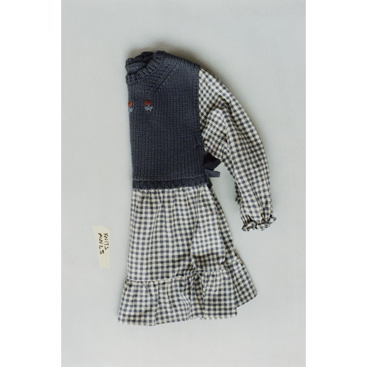 ПЛАТЬЕ В КЛЕТКУ С КОМБИНИРОВАННЫМ ТРИКОТАЖНЫМ ЖИЛЕТОМ