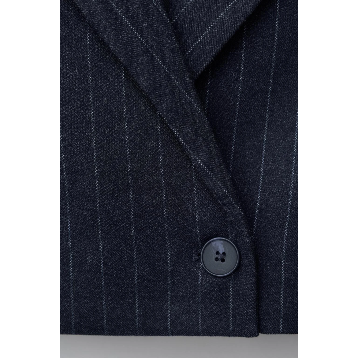 УКОРОЧЕННЫЙ БЛЕЙЗЕР В ТОНКУЮ ПОЛОСКУ