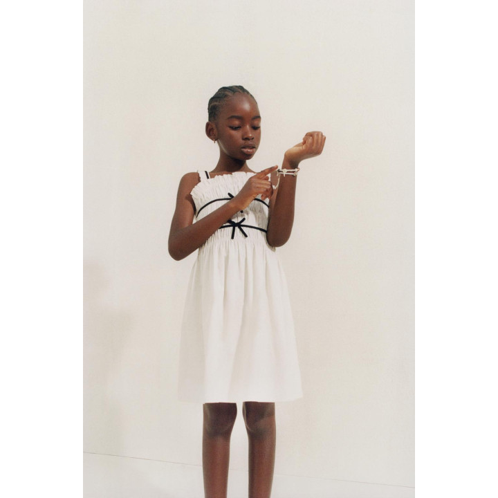 ПЛАТЬЕ С БАНТАМИ И КОНТРАСТНОЙ ОТДЕЛКОЙ