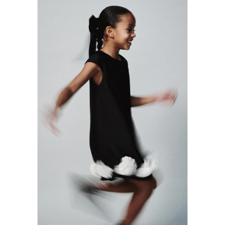 Платье из атласа с цветочным узором