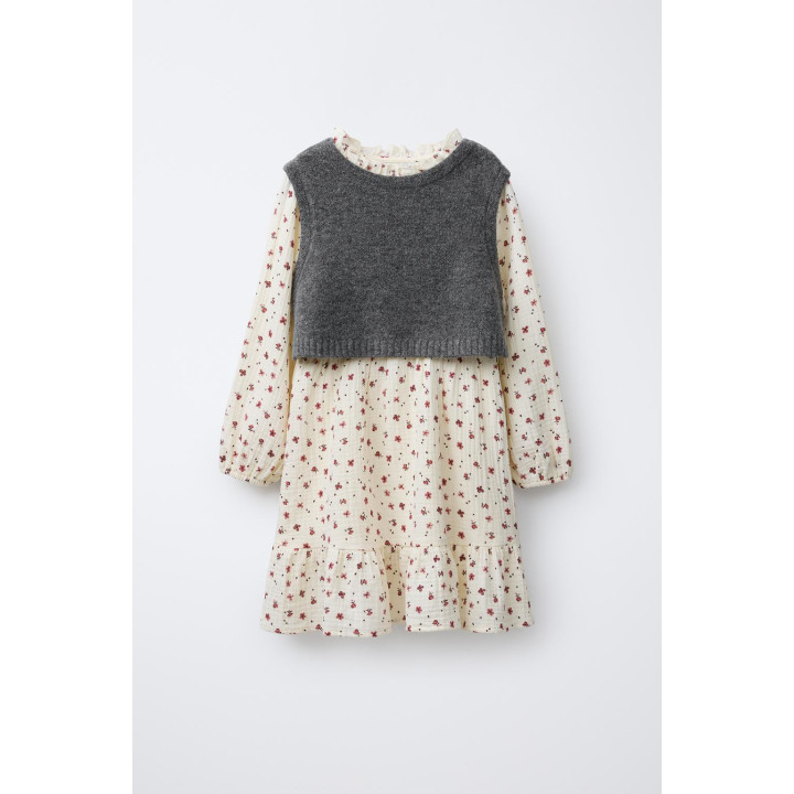 ПЛАТЬЕ С ЦВЕТОЧНЫМ ПРИНТОМ И КОМБИНИРОВАННЫМ ТРИКОТАЖНЫМ ЖИЛЕТОМ