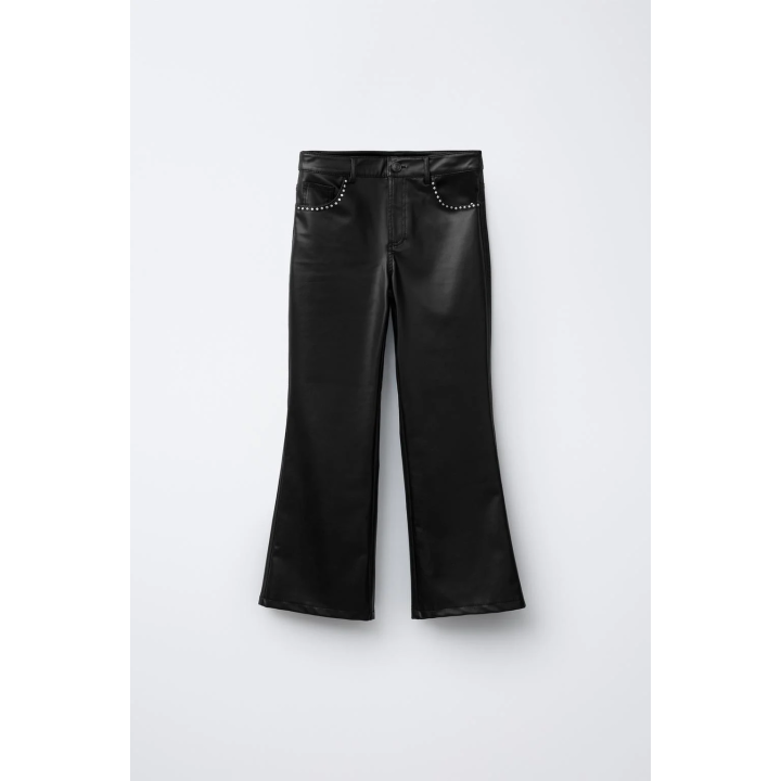 РАСКЛЕШЕННЫЕ БРЮКИ ИЗ ИСКУССТВЕННОЙ КОЖИ С ЗАКЛЕПКАМИ