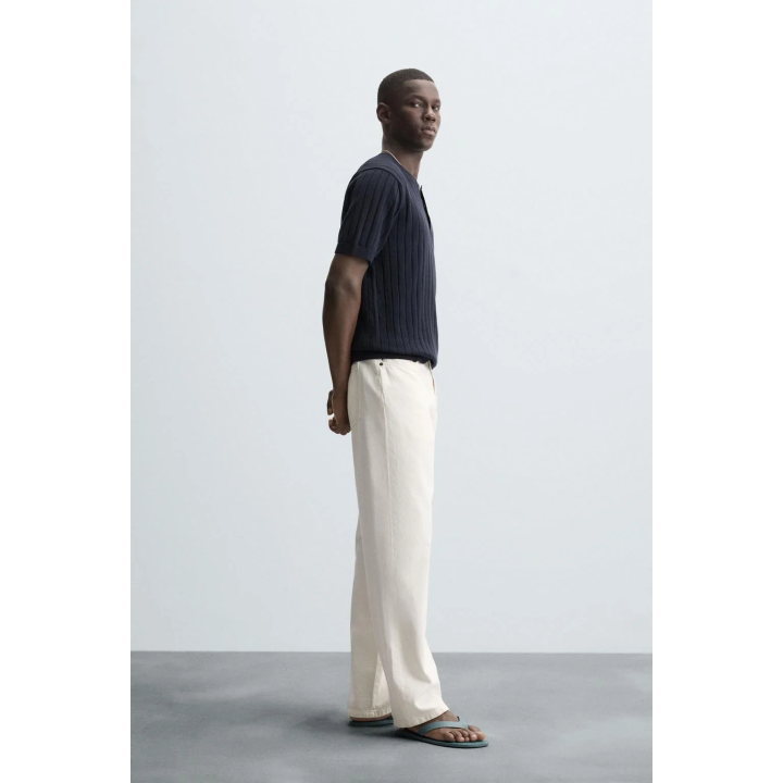 ТРИКОТАЖНАЯ ФУТБОЛКА С ПУГОВИЦАМИ НА ВОРОТНИКЕ