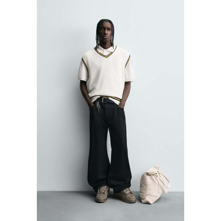 ВЯЗАНЫЙ ЖИЛЕТ С КОНТРАСТНЫМИ ПОЛОСАМИ