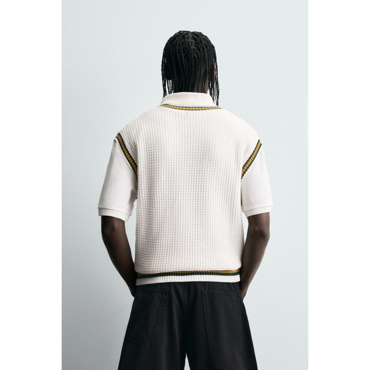 ВЯЗАНЫЙ ЖИЛЕТ С КОНТРАСТНЫМИ ПОЛОСАМИ