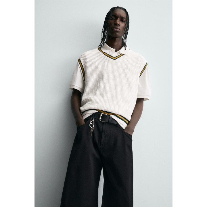 ВЯЗАНЫЙ ЖИЛЕТ С КОНТРАСТНЫМИ ПОЛОСАМИ