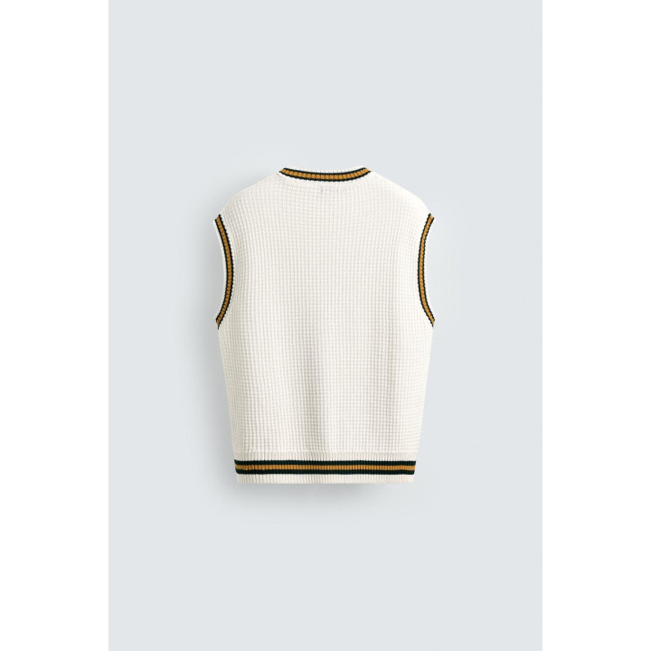 ВЯЗАНЫЙ ЖИЛЕТ С КОНТРАСТНЫМИ ПОЛОСАМИ