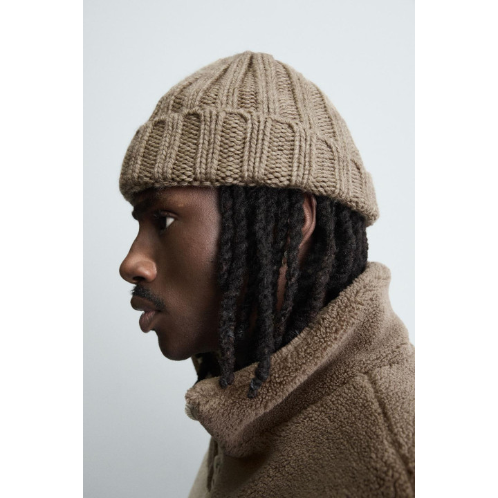 Шапка с ребристым узором