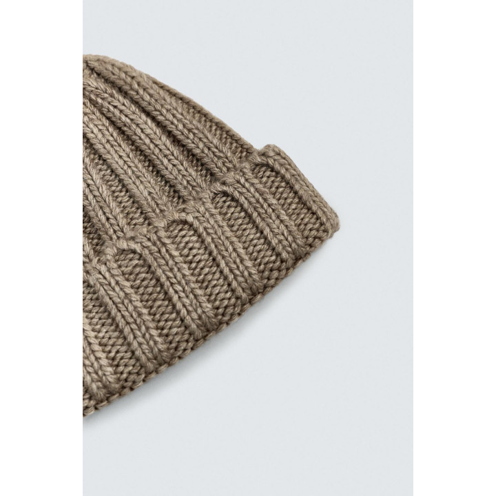 Шапка с ребристым узором