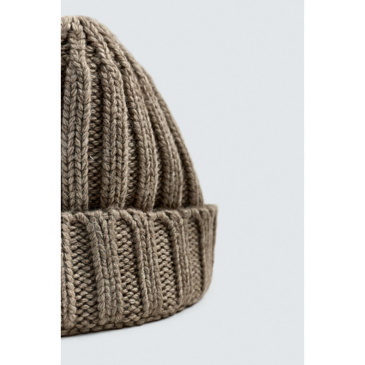 Шапка с ребристым узором