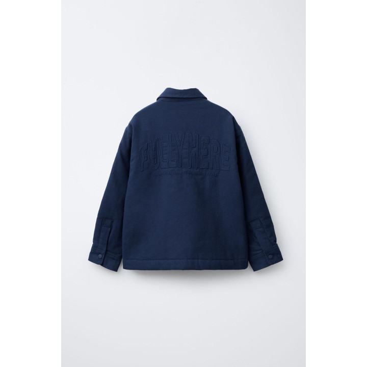 СТЕГАНАЯ КУРТКА-РУБАШКА С НАШИВКОЙ