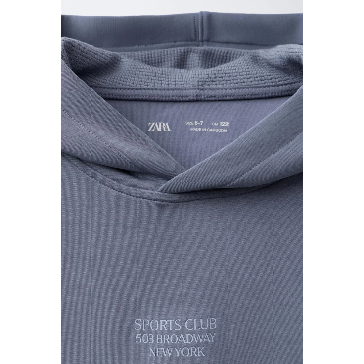 ТОЛСТОВКА С КАПЮШОНОМ И НАДПИСЬЮ ИЗ МОДАЛА