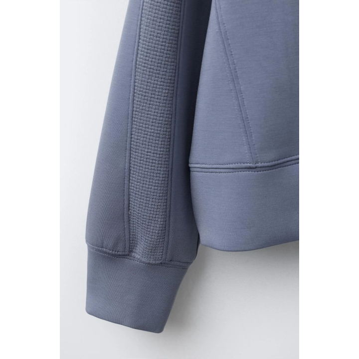 ТОЛСТОВКА С КАПЮШОНОМ И НАДПИСЬЮ ИЗ МОДАЛА