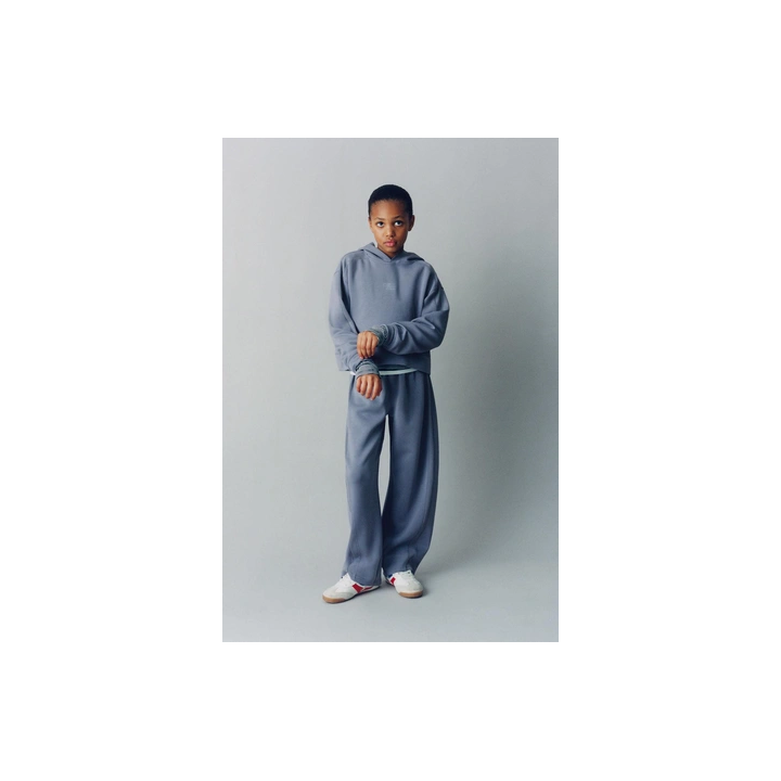 ТОЛСТОВКА С КАПЮШОНОМ И НАДПИСЬЮ ИЗ МОДАЛА