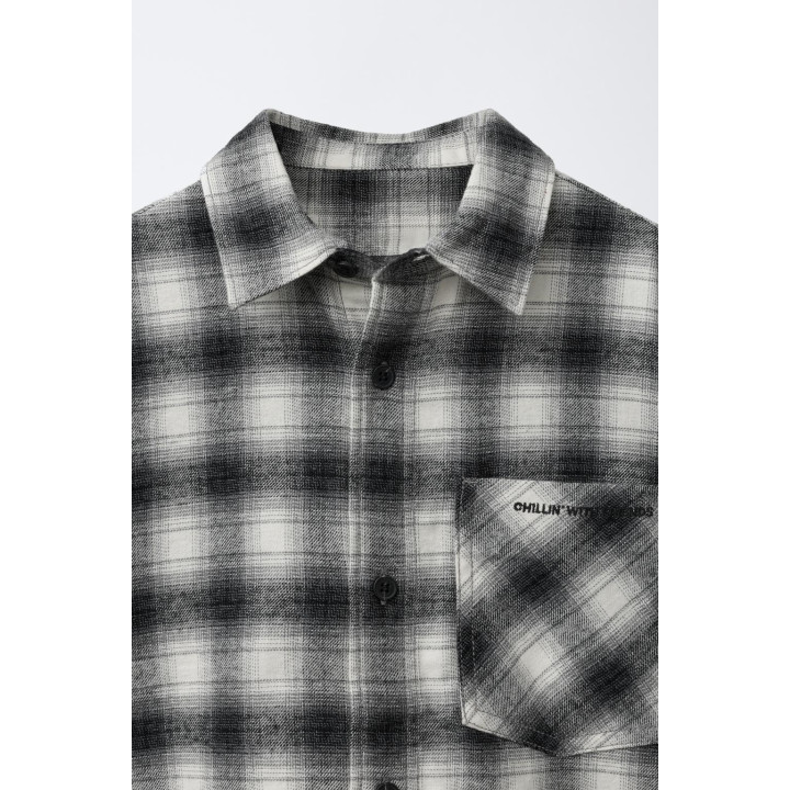 Рубашка в клетку с вышитым текстом