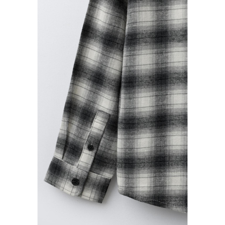 Рубашка в клетку с вышитым текстом