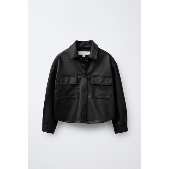 КУРТКА-РУБАШКА ИЗ ИСКУССТВЕННОЙ КОЖИ С КАРМАНАМИ