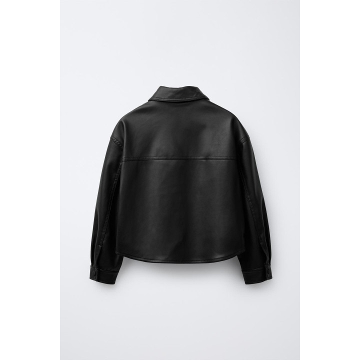 КУРТКА-РУБАШКА ИЗ ИСКУССТВЕННОЙ КОЖИ С КАРМАНАМИ