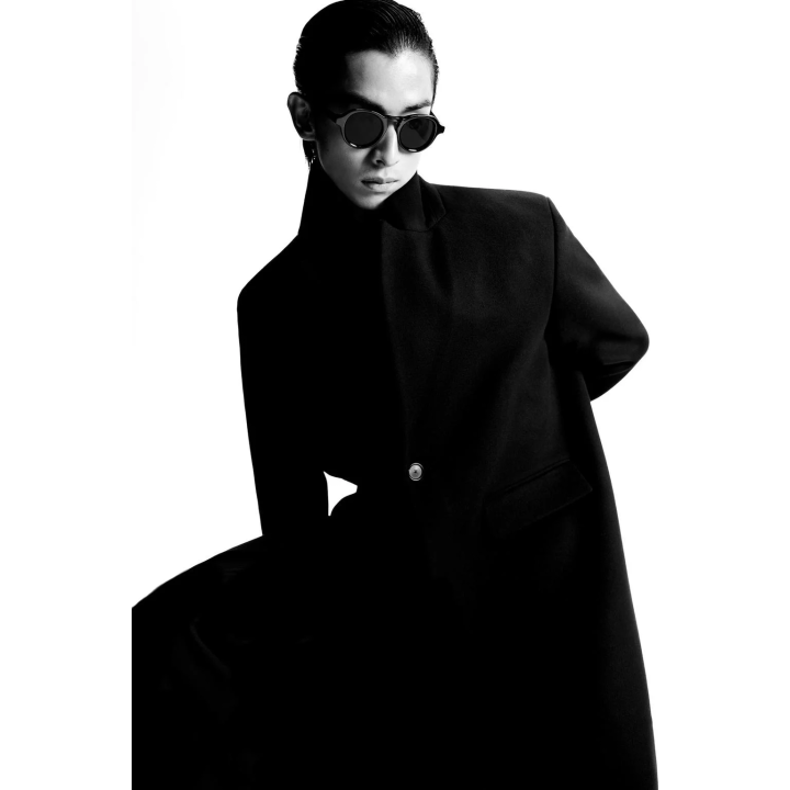 СОЛНЦЕЗАЩИТНЫЕ ОЧКИ В ПРЯМОУГОЛЬНОЙ ОПРАВЕ