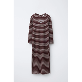 ДЛИННОЕ ПЛАТЬЕ В РУБЧИК С НАДПИСЬЮ