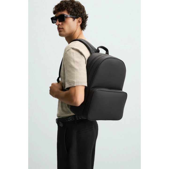 РЮКЗАК С ТЕКСТУРИРОВАННОЙ ПРОРЕЗИНЕННОЙ ОТДЕЛКОЙ