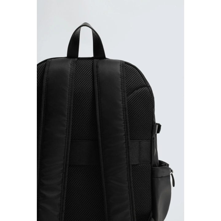 РЮКЗАК ИЗ ТЕХНИЧЕСКОЙ ТКАНИ С МНОЖЕСТВОМ КАРМАНОВ