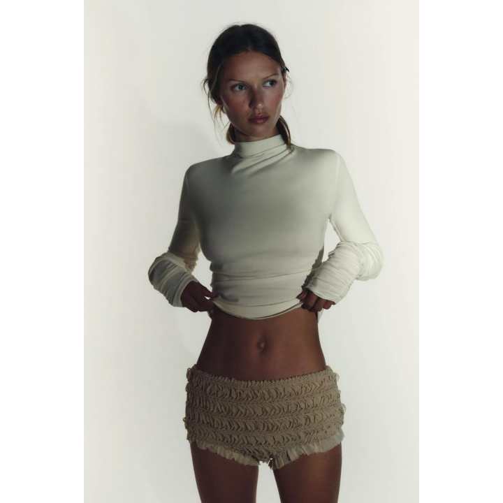 ФУТБОЛКА ИЗ ХЛОПКА И МОДАЛА СО СБОРКАМИ