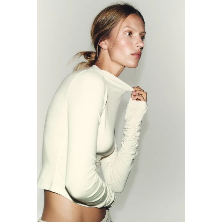 ФУТБОЛКА ИЗ ХЛОПКА И МОДАЛА СО СБОРКАМИ