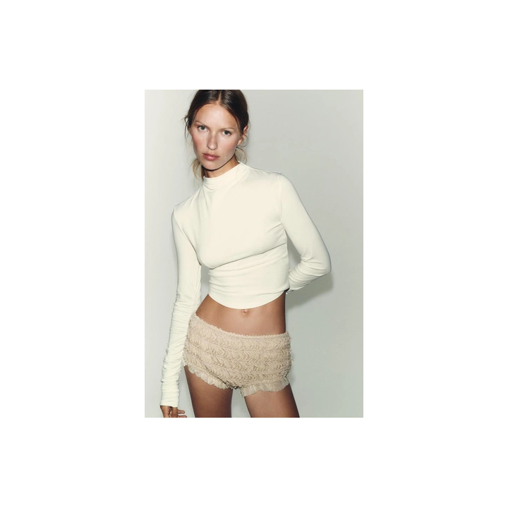 ФУТБОЛКА ИЗ ХЛОПКА И МОДАЛА СО СБОРКАМИ