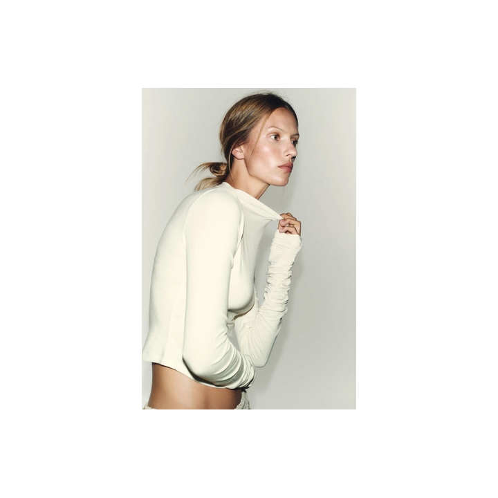 ФУТБОЛКА ИЗ ХЛОПКА И МОДАЛА СО СБОРКАМИ