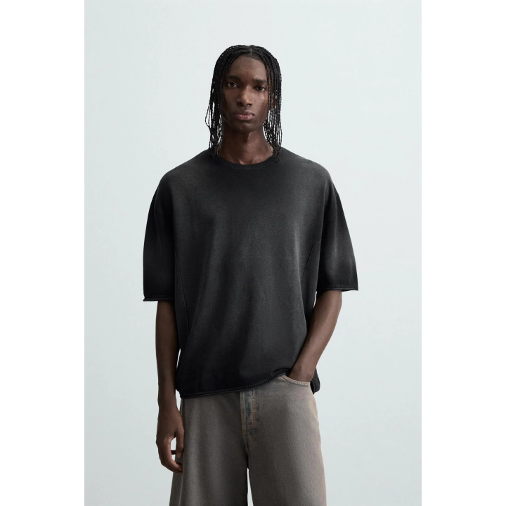 ТРИКОТАЖНАЯ ФУТБОЛКА С ПРИНТОМ-СПРЕЕМ